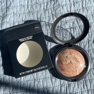 BNIB MAC Mineralize Skinfinish in Gold Spill